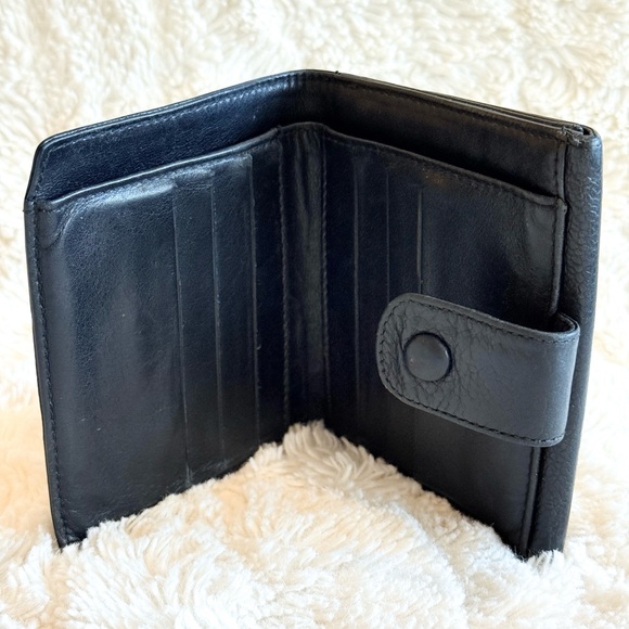 Vintage Chanel Black Leather Compact Wallet - Picture 5 of 8